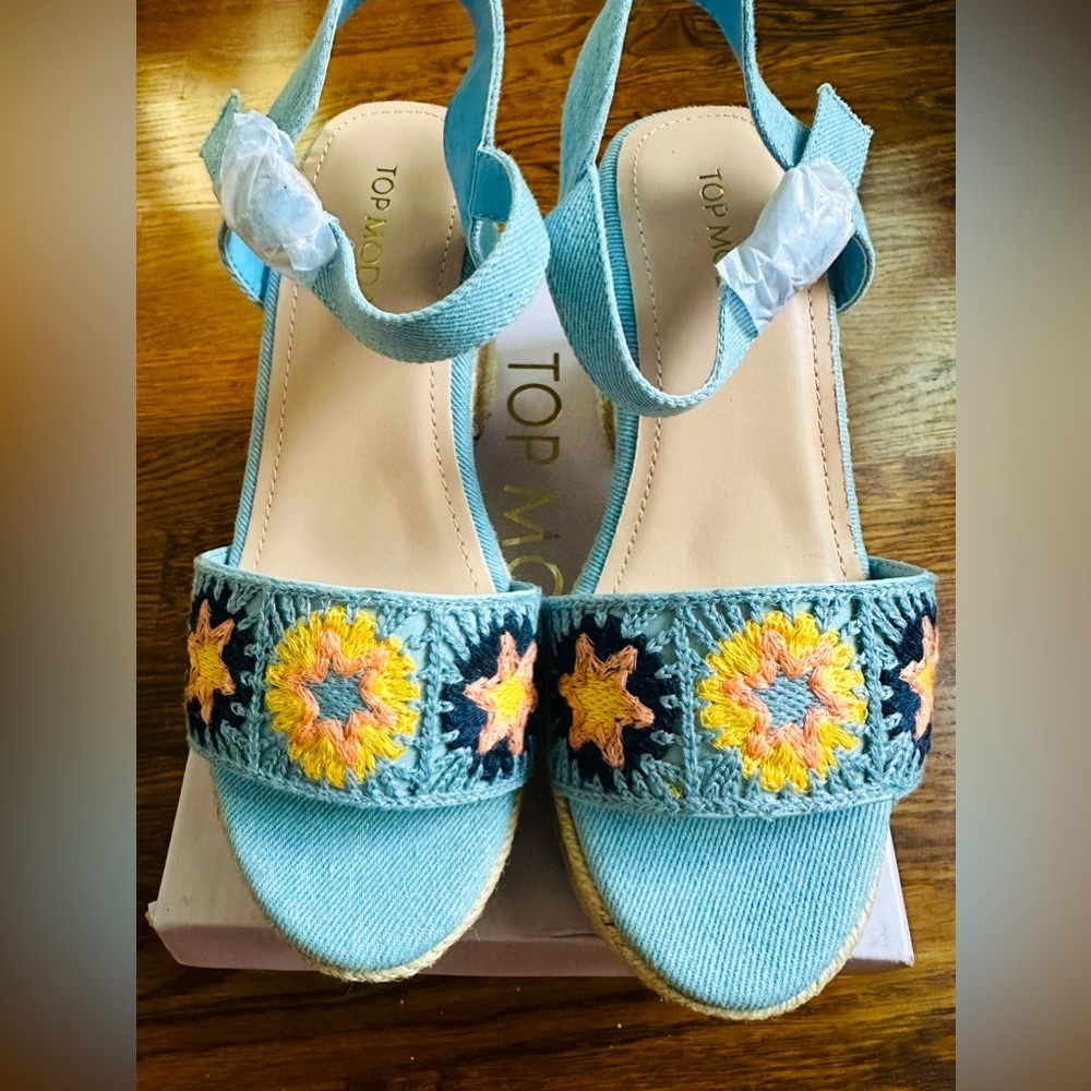 New in Box Top Moda Crochet Chunky Heel Sandals SZ 6.